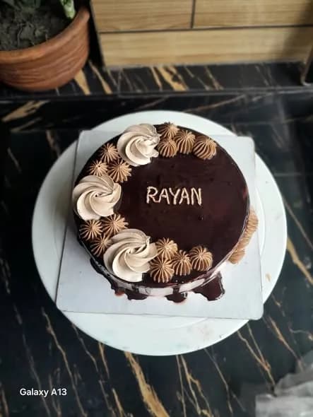 চকলেট কেক – গানাশ টপ মোকা রোজেট
