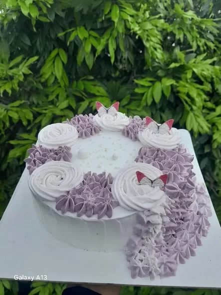 ভ্যানিলা স্পঞ্জ কেক – ল্যাভেন্ডার সোয়ার্ল ও বাটারফ্লাই