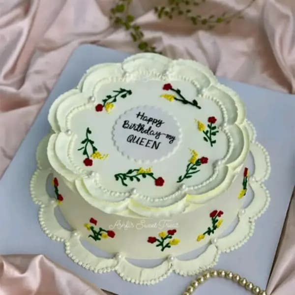 ভ্যানিলা স্পঞ্জ কেক – হোয়াইট ফ্লোরাল স্ক্যালপ