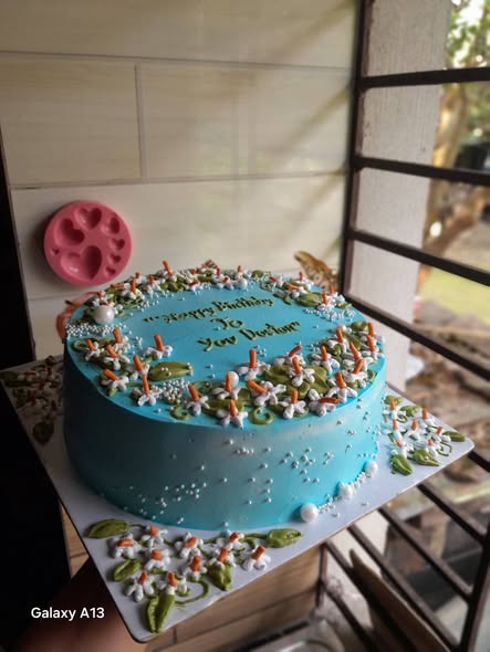 ব্লু ফ্লোরাল ভ্যানিলা কেক