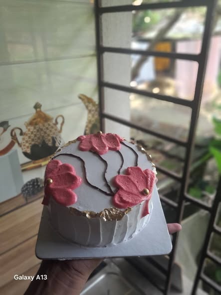 কোরাল ফুল কেক