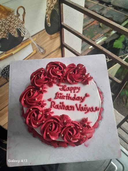 রেড স্টার ভ্যানিলা কেক