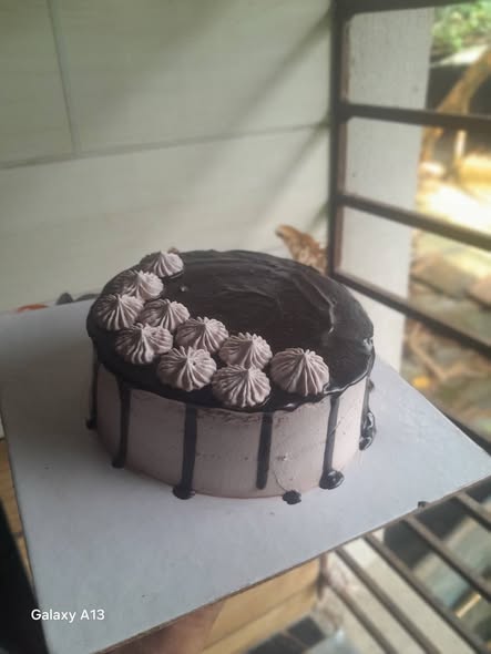 গানাশ ড্রিপ কেক ডিজাইন