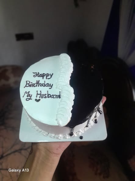হাফ ব্ল্যাক চকলেট কেক
