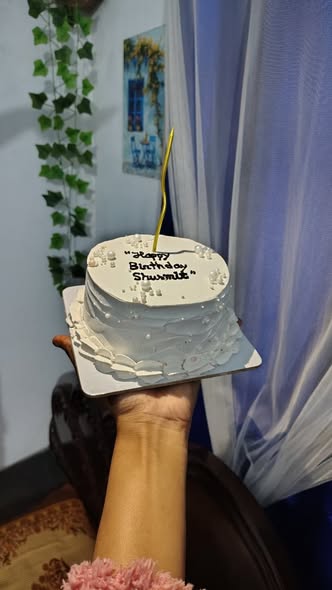 মিনিমাল হোয়াইট কেক