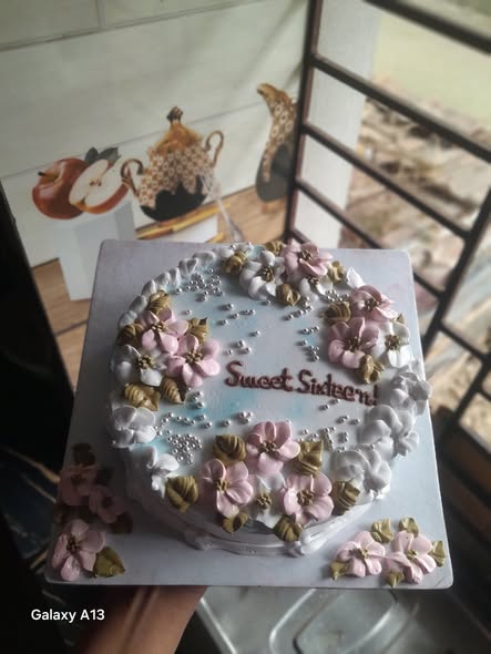 পিংক ফ্লোরাল সিক্সটিন কেক
