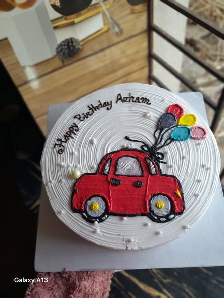 লাল গাড়ি কেক