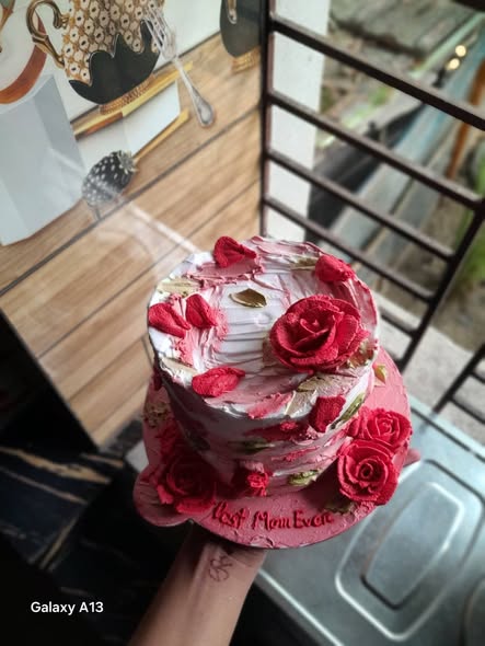 রেড রোজ দুই স্তর কেক
