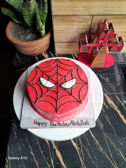 স্পাইডার ম্যান কেক