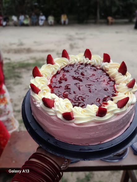 যশোরে স্ট্রবেরি কেক