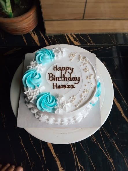 হোয়াইট রোজেট ভ্যানিলা কেক