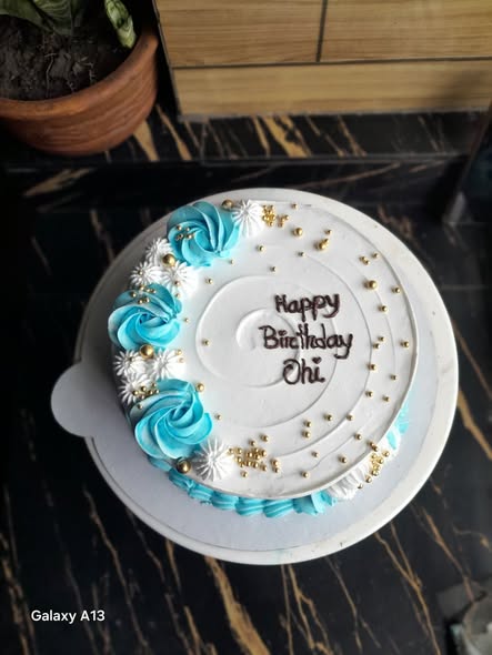 ব্লু রোজেট ভ্যানিলা কেক