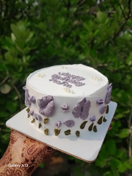 ল্যাভেন্ডার ফুল কেক