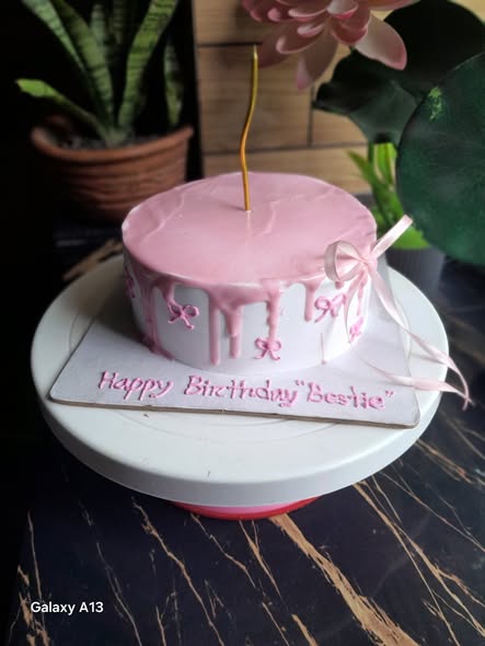 ড্রিপ ভ্যানিলা কেক